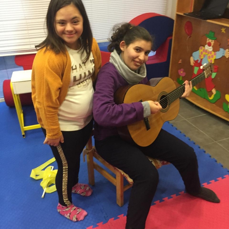 Μουσικοθεραπεία στο Σύλλογο Φροντίδα