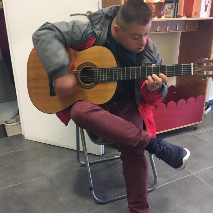 Μουσικοθεραπεία στο Σύλλογο Φροντίδα