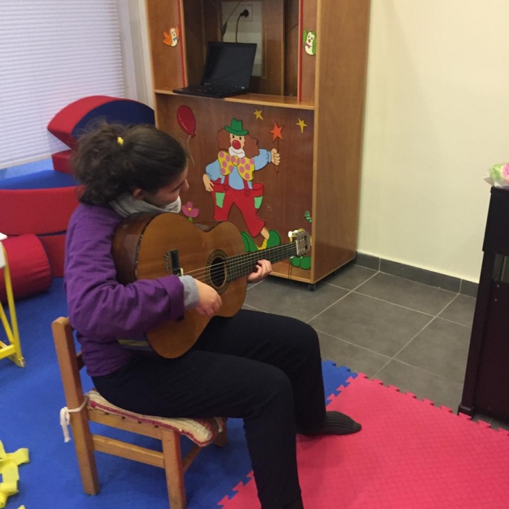 Μουσικοθεραπεία στο Σύλλογο Φροντίδα